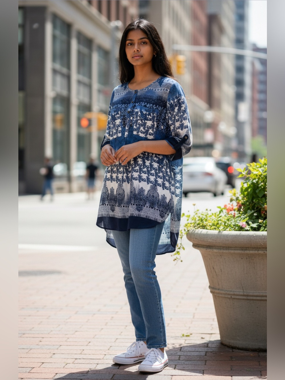 Westport Navy, Blue & White Hi-Low Tunic Floral/Paisley Blouse - size M
